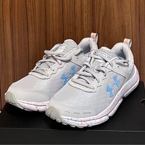 NWT Women’s Under Armour Charged Assert 10 Gray Running Shoes 3027092-100 Sz 7.5